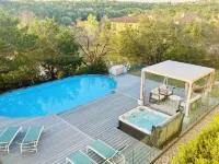 Private Gated Villa with hot tub, pool & ENDLESS VIEWS!