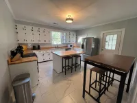 Charming 3 bedroom - Two Blocks from the Fountain