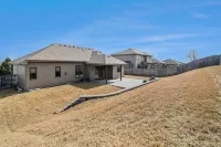 Spacious Retreat in West Omaha 2 King 3 Queen Beds