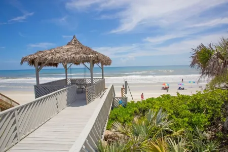 Spring Availability! 2 Bedroom 2 Bath Home- Steps to the beach Отели рядом с достопримечательностью «Парк Смирна Дюнс»