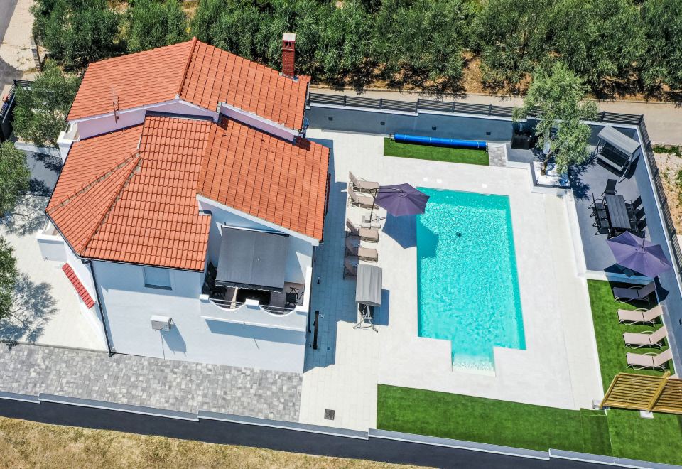 Hotel Sonja, Leisure & Recreation, Outdoor Swimming Pool
