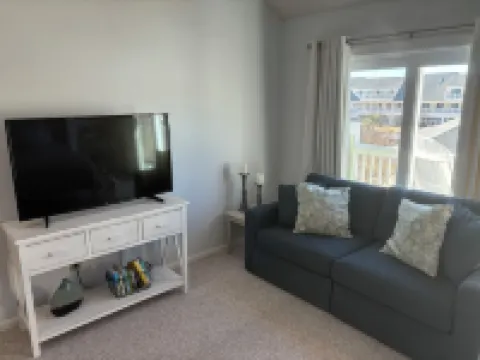 Charming studio in lovely Emerald Isle with beach access Hotels in Emerald Isle