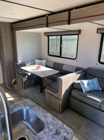 “Big Shirley” in Sunny San Leon