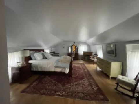 Large Charming Historic House close to Beaches