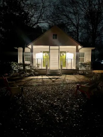 Cozy 2/1 Duplex 10 min from ATL Airport- Unit A