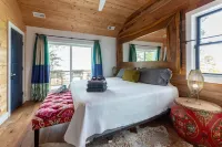 Waterfront Treasure - Main WIE House