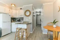 La CaSEAta - Beachfront Condo