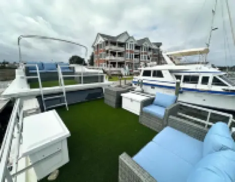 Floating In Paradise On The Azul Project