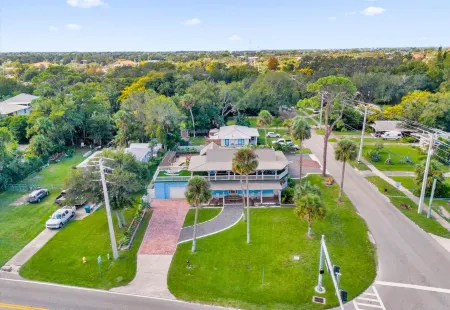 The Real McCoy: Historical Charm w/Pool, Views Отели рядом с достопримечательностью «Lavender Fields Day Spa»