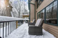 Cozy 1 bedroom condo nestled in the heart of The Laurel Highlands.