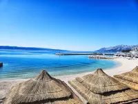 Petra Hotels in Brela