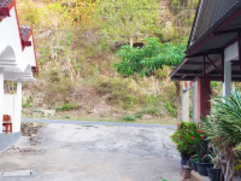 Sarwi Endah Beach Cottage Hoteles en Tepus