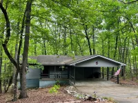 Tranquil Cabin Like Home in Hot Springs Village. Hotels in Hot Springs Village