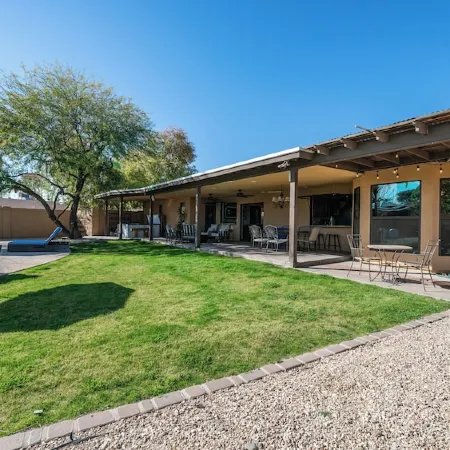 Luxury Retreat!! Heated Pool, Hot tub, grill and close to Everything!