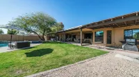 Luxury Retreat!! Heated Pool, Hot tub, grill and close to Everything!