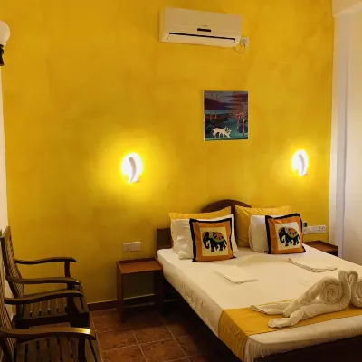 Sam's Guest House Отели рядом с достопримечательностью «Пляж Далавелла»