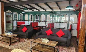Boca Inn Hotel & Suites