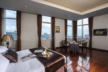 Grand Eliana Hotel Conference & Spa Отели рядом с достопримечательностью «Собор Святой Троицы»