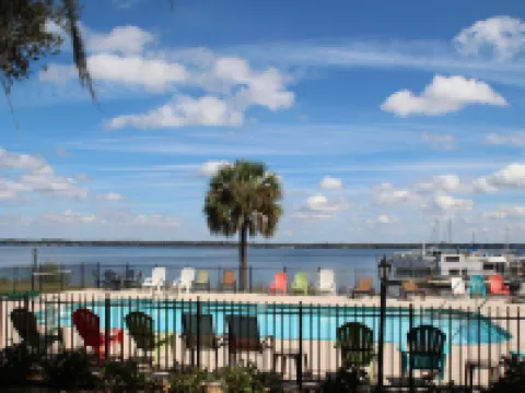 Crystal Cove Riverfront Resort Hotels in Palatka