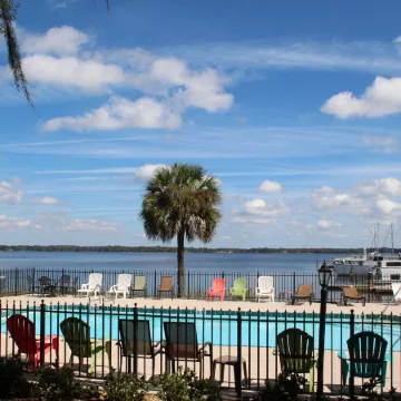 Crystal Cove Riverfront Resort