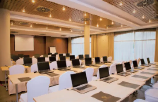 馬拉加機場莊園男孩住宿 阿爾豪林德拉托里酒店