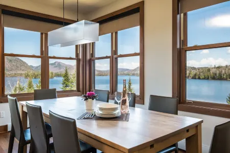 Suites-Sur-Lac Отели в г. Валь-Де-Лак