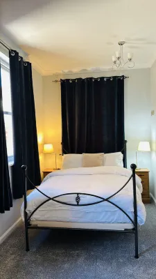 Windsor Wine and Dine Hotels in Runnymede District
