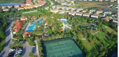 Leslies Retreat at Solterra Resort 6 Bedroom Home Отели в г. Давенпорт