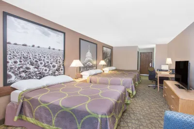 Super 8 by Wyndham Belleville Hotel a Republic County
