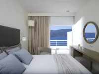 Sirene Blue Luxury Beach Resort فنادق في Poros