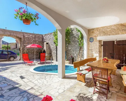 Apartment in Medulin Near Sandy Beaches Hotels in Medulin