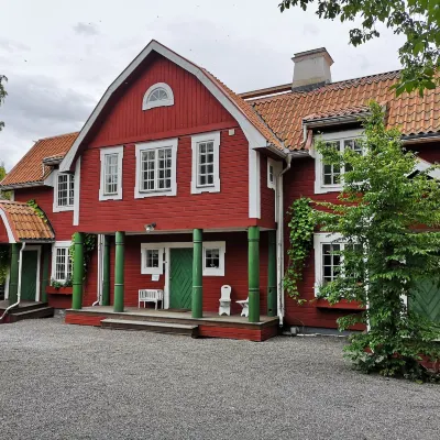 Stockholm B&B Cottage Hotels near Hellasgården