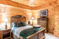 Iron Mountain Lodge 3 Bedroom Cabin by RedAwning