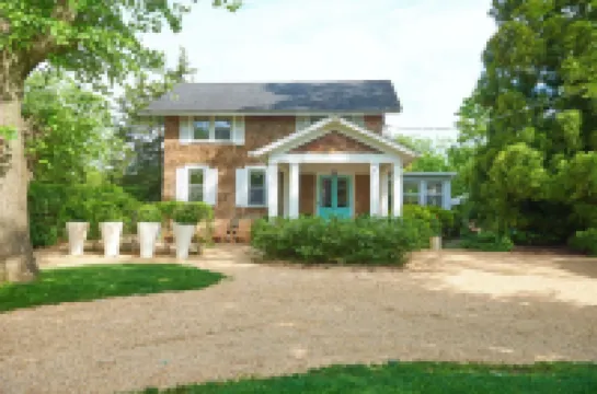 Bellport Inn Hotels in 