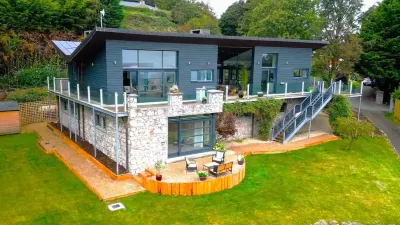 Charming 6-Bed Escape- Balconies & Panoramic Views