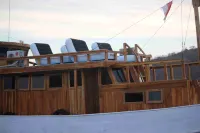 Boat Charter KM.Caroline