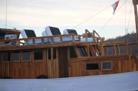 Boat Charter KM.Caroline