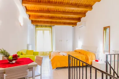 كازا فاكانتسي زيو باسكوال Hotels near La Rocca