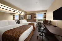 Microtel Inn & Suites by Wyndham Whitecourt - ที่มีที่จอดรถ