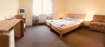 Rusovský Penzión Отели рядом с достопримечательностью «UFO Observation Deck»