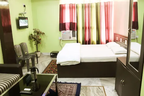 Hotel Tara Tower Hotels in Jhumri Telaiya