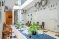 RedDoorz near Grand Kota Bintang Hotel di Bekasi Barat