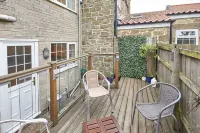 Host & Stay - Honeysuckle Cottage Hotels near Margrove Ponds Nature Reserve