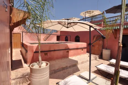 Riad Layla Отели рядом с достопримечательностью «Аль-Карауин»