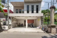 RedDoorz near Kaza Mall Surabaya Hotel di Surabaya