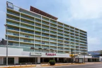 Ramada by Wyndham Acapulco Hotel & Suites Hôtels à : 