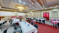 Regency Suites Hotel Hotels in Schoonord