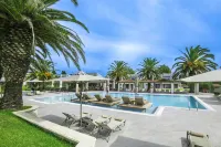Iris Hotel - Pools