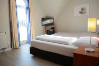 Klausdorfer Hof - Hotel Hotels in Passade