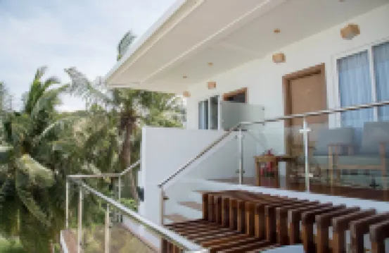 Reef Edge Thulusdhoo, Maldives